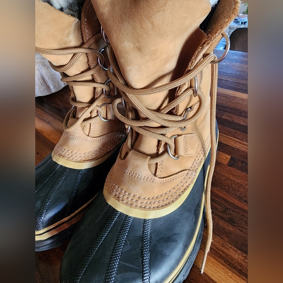 Women's Sorel Tan and Black Winter Boots - Picture 2 of 5